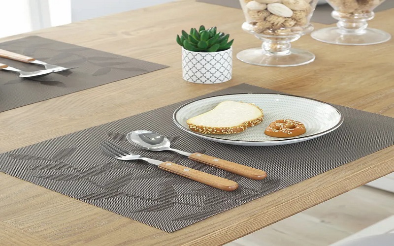 Cutting of dining mat